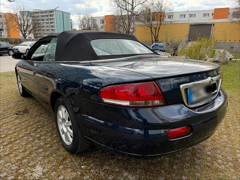Usado Chrysler Sebring Cabriolet 203 CV (149 kW) 2006 Azul Descapotable