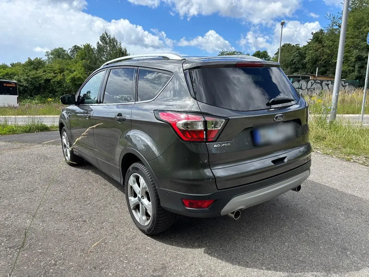 Gebraucht Ford Kuga Titanium 150 PS (110 kW) 2019 Grau SUV