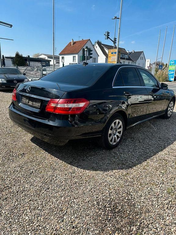 Gebraucht Mercedes E200 136 PS (100 kW) 2011 Schwarz Limousine