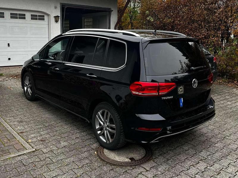 Gebraucht VW Touran Highline 150 PS (110 kW) 2019 Schwarz Van / Kleinbus