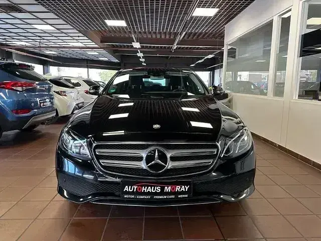 Gebraucht Mercedes E220 Avantgarde 194 PS (142 kW) 2016 Schwarz Limousine
