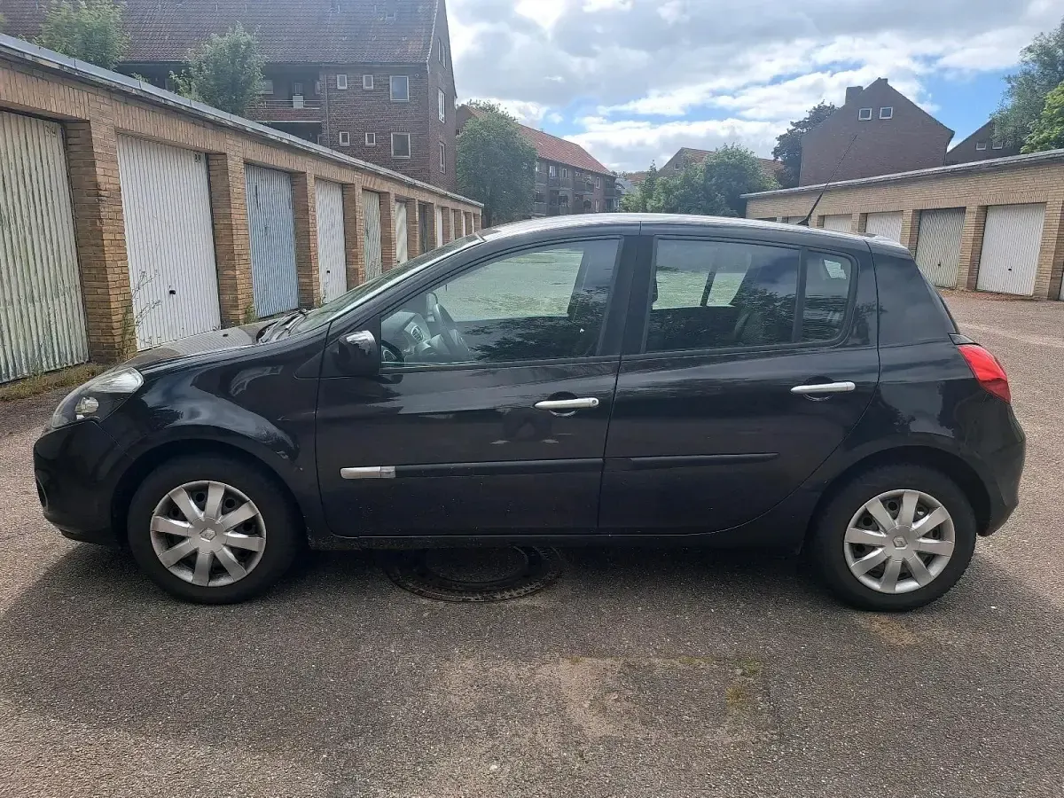 Gebraucht Renault Clio III Dynamique 71 PS (52 kW) 2010 Schwarz Limousine