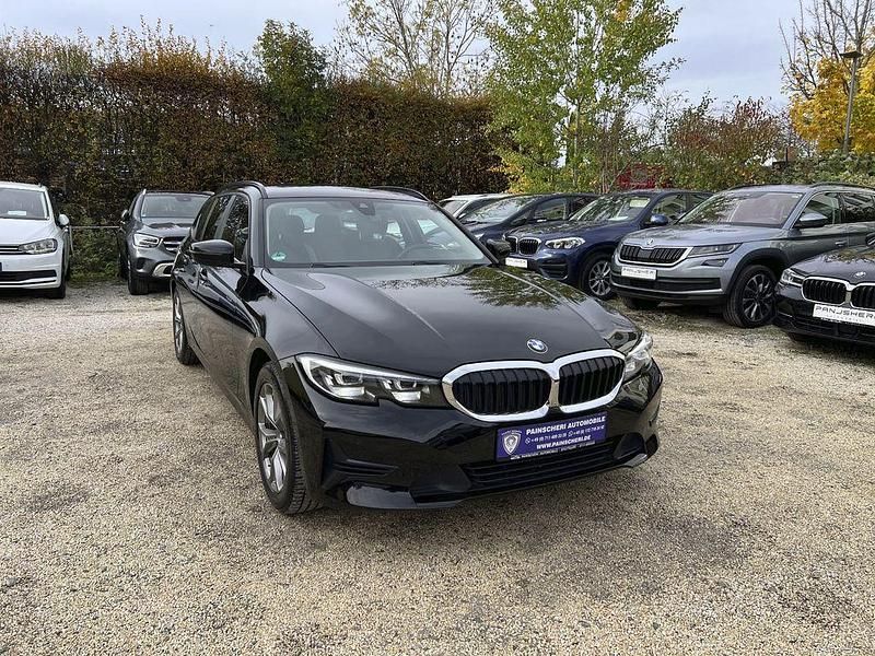 Schwarz ii/bonnet fluid black Gebraucht 2019 BMW 320 Sport Line Kombi | 22.499 € (Guter Preis) - Bild 1/4