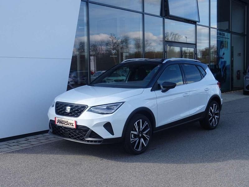 Gebraucht Seat Arona FR 116 PS (85 kW) 2024 Nevada weiß / dach magnetic grau (metallic) SUV