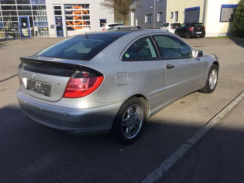 Gebraucht Mercedes C180 143 PS (105 kW) 2001 Schwarz Coupé