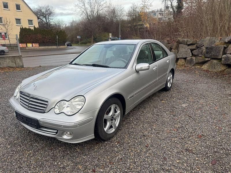 Silber Gebraucht 2005 Mercedes C200 Elegance Limousine | 5.250 € (Fairer Preis) - Bild 1/4