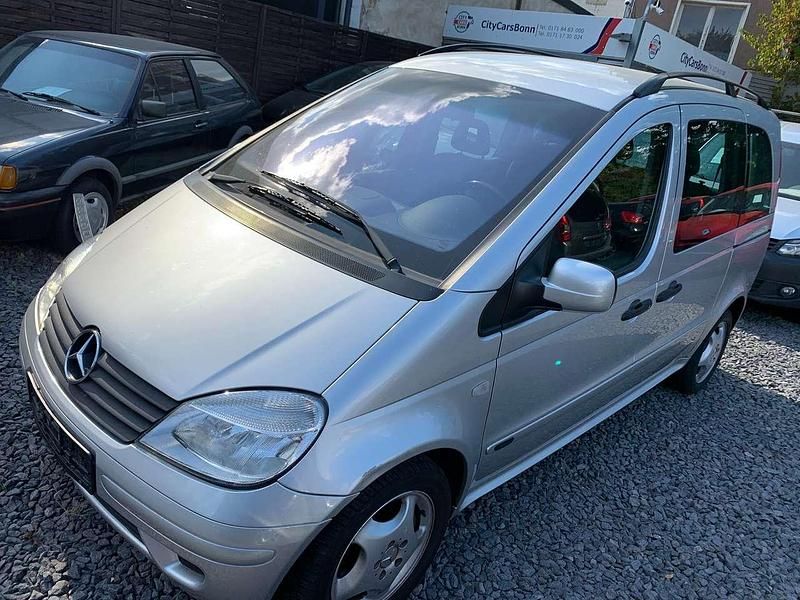 Silber Gebraucht 2002 Mercedes Vaneo Van / Kleinbus | 3.990 € (Fairer Preis) - Bild 1/4