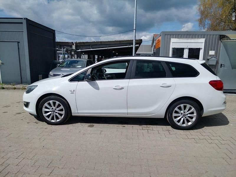 Usata Opel Astra Active 110 CV (80 kW) 2013 Bianco Station wagon