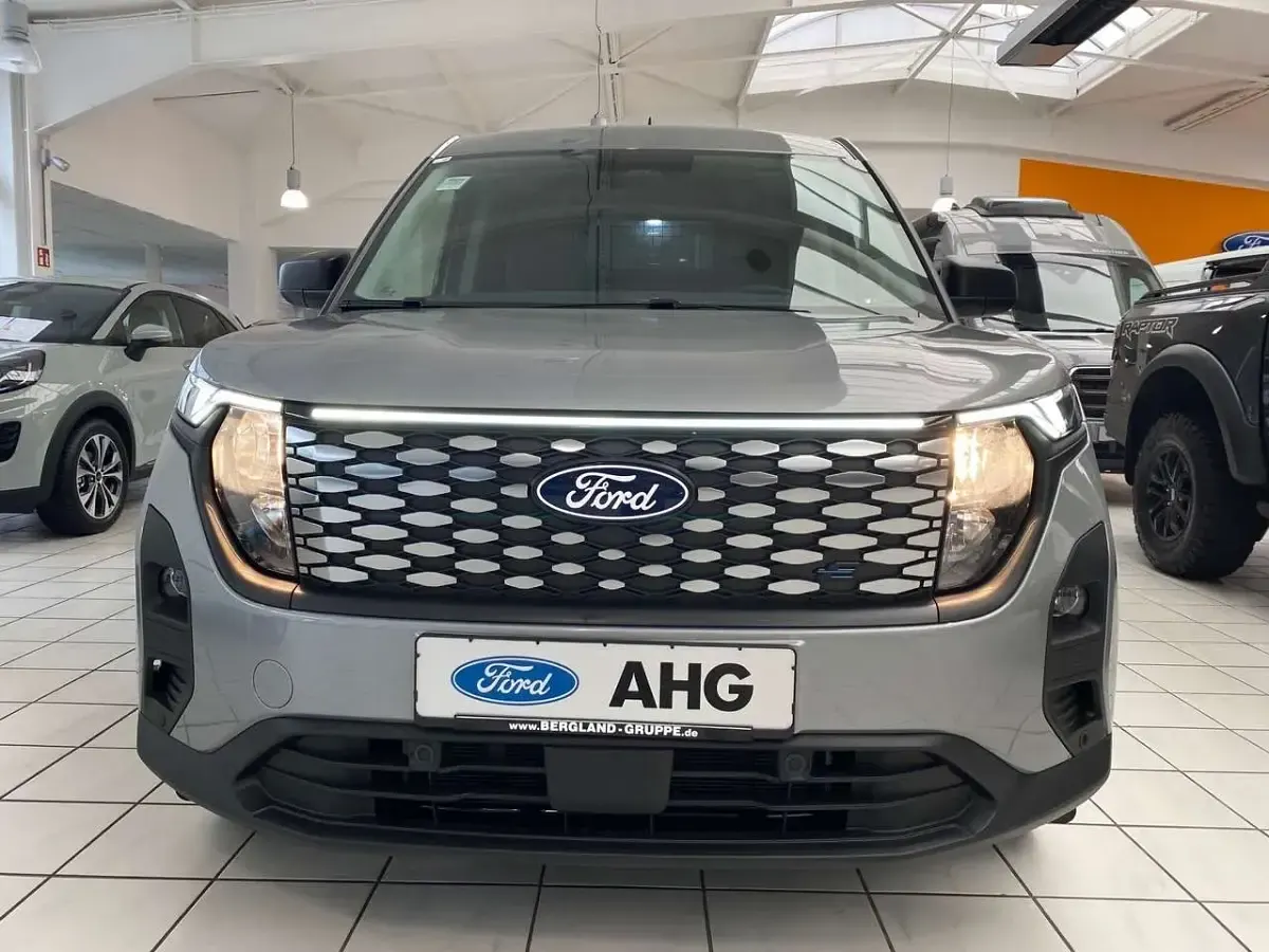 Nowe Ford Transit Trend 100 kW (136 KM) 2026 Srebrny Sedan/Limuzyna