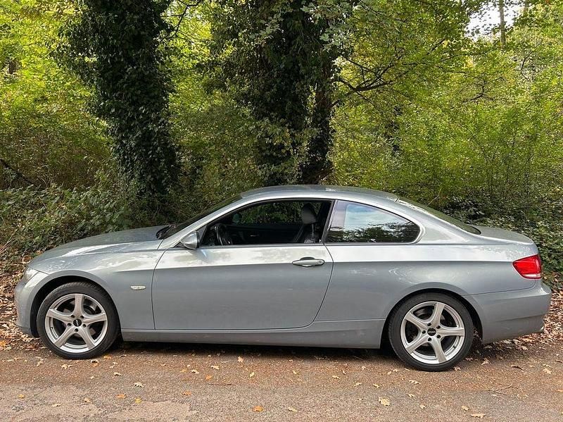 Silber Gebraucht 2007 BMW 325 Coupé | 9.500 € (Etwas zu teuer) - Bild 1/4