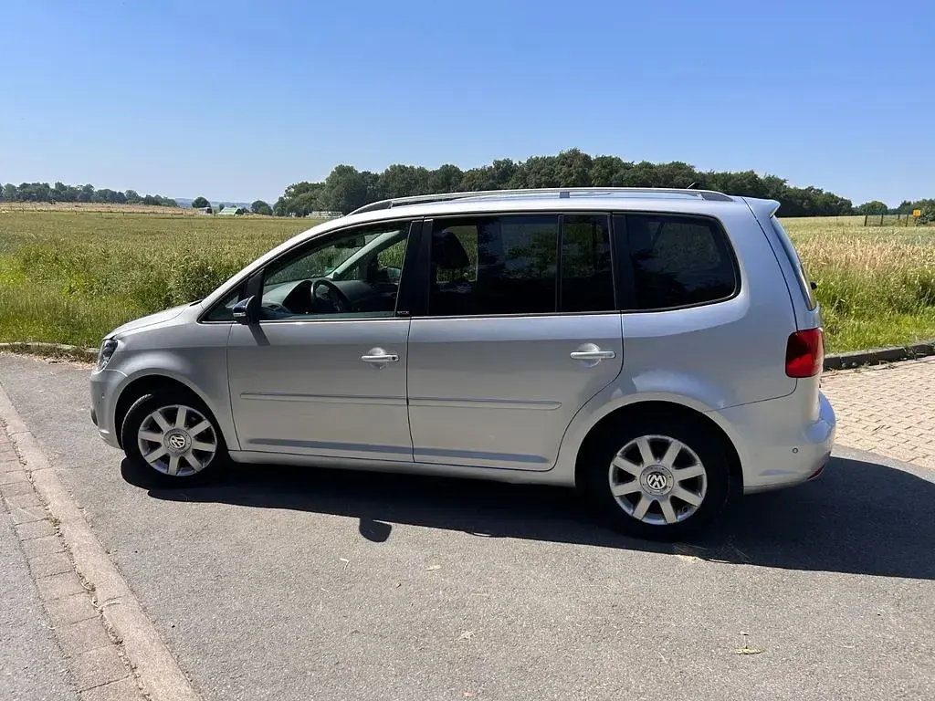Gebraucht VW Touran Highline 140 PS (102 kW) 2012 Silber Van / Kleinbus