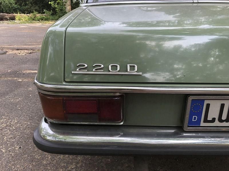 Grün Gebraucht 1973 Mercedes 220 Limousine | 11.800 € - Bild 1/4