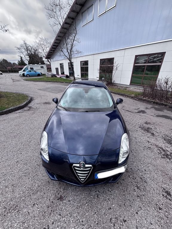 Violet Gebraucht 2010 Alfa Romeo Giulietta Kleinwagen | 4.650 € (Guter Preis) - Bild 1/4