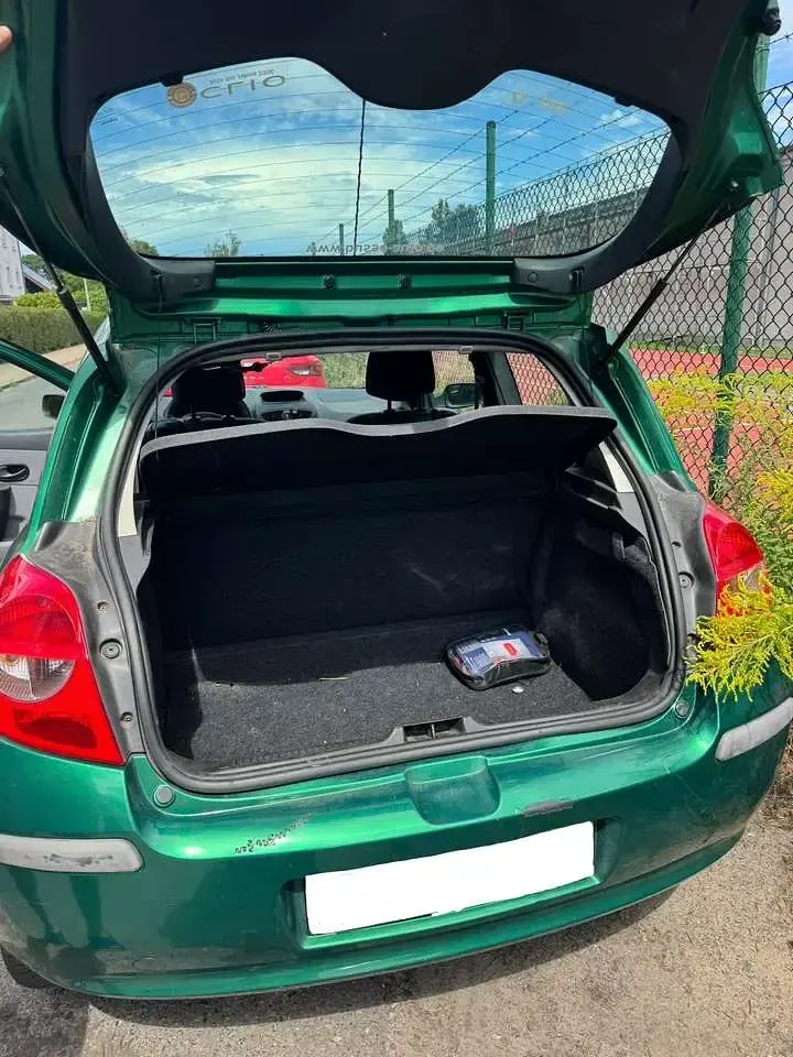 Gebraucht Renault Clio II 75 PS (55 kW) 2006 Limousine
