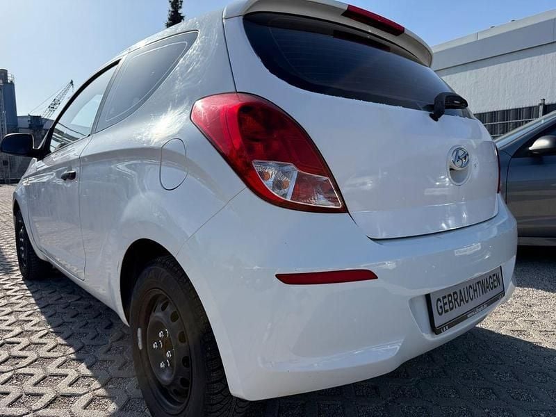 Gebraucht Hyundai i20 Classic 86 PS (63 kW) 2012 Weiß Kleinwagen
