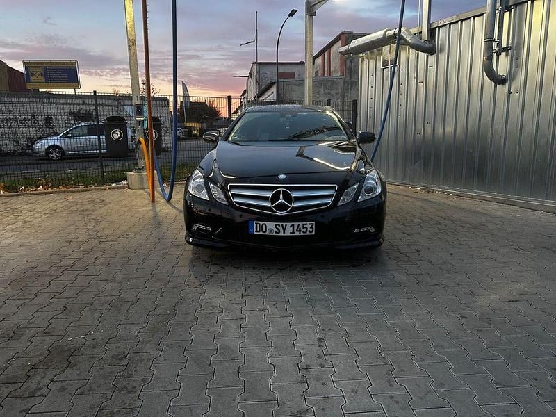 Schwarz Gebraucht 2009 Mercedes E350 Coupé | 14.500 € (Teuer) - Bild 1/4