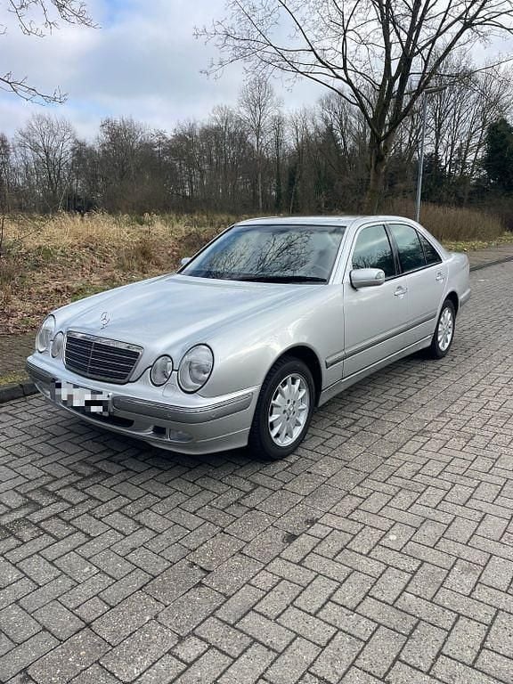 Gebraucht Mercedes E200 Elegance 163 PS (119 kW) 2001 Silber Limousine