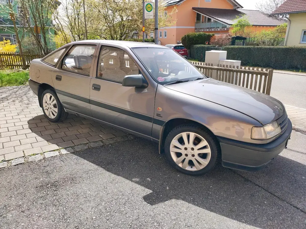 Gebraucht Opel Vectra 75 PS (55 kW) 1989 Grau Kleinwagen