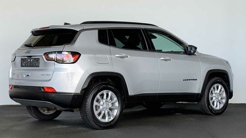 Gebraucht Jeep Compass Limited 190 PS (139 kW) 2022 Silber / glaciersilver / metallic SUV