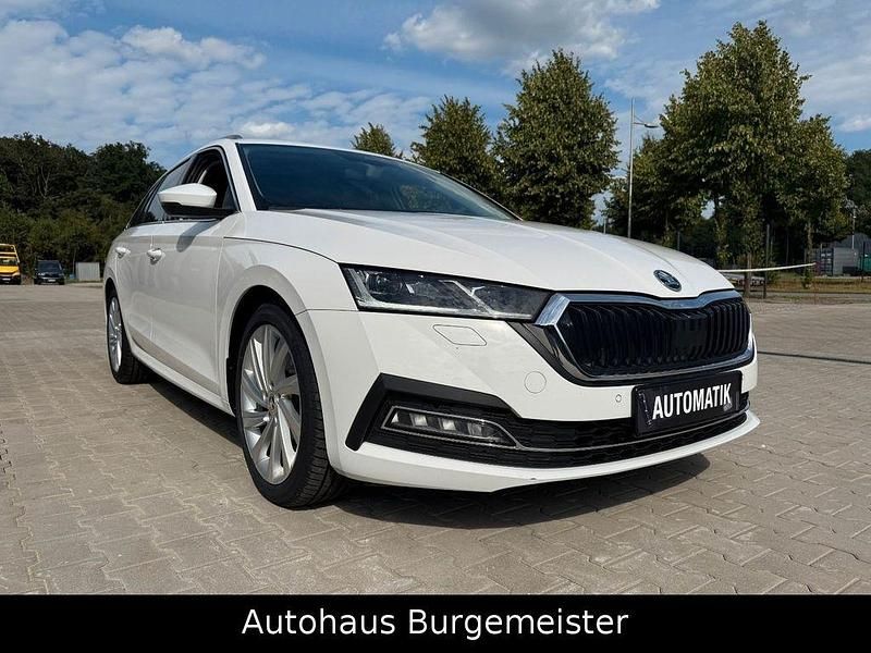 Bila candy/candyweiss Gebraucht 2023 Skoda Octavia Kombi | 29.999 € (Teuer) - Bild 1/4