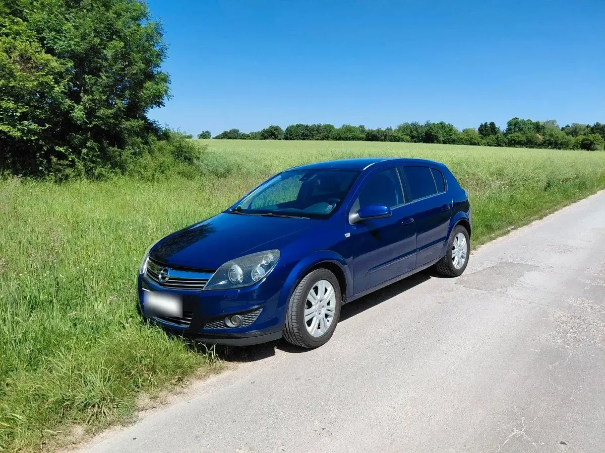 Gebraucht Opel Astra 116 PS (85 kW) 2008 Blau Limousine