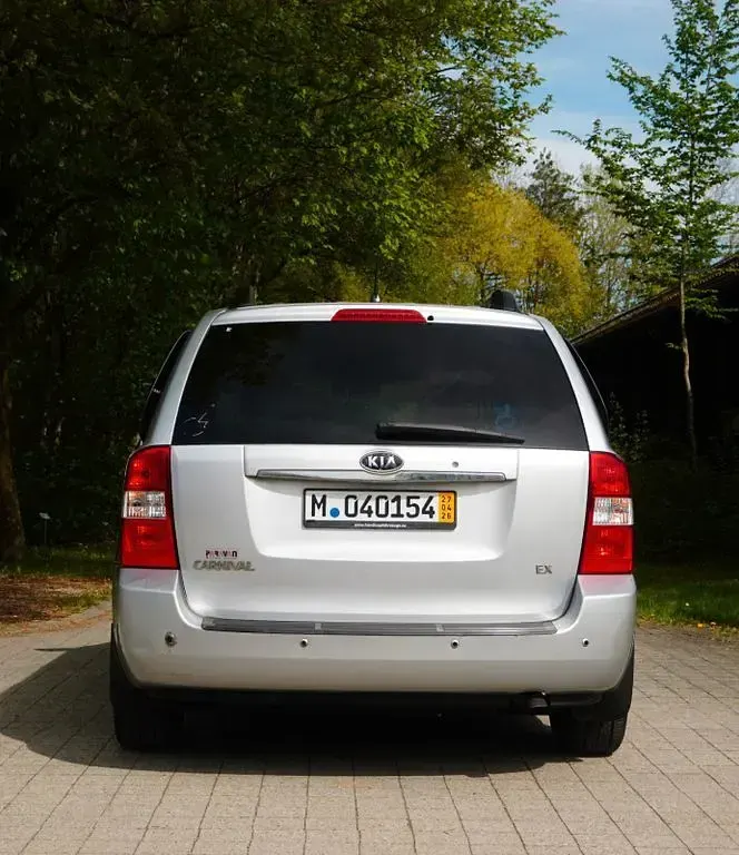 Gebraucht Kia Carnival 185 PS (136 kW) 2007 Grau Van / Kleinbus