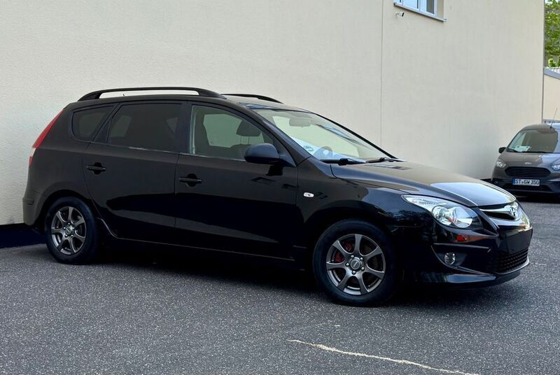 Schwarz Gebraucht 2011 Hyundai i30 Edition Kombi | 5.990 € (Etwas zu teuer) - Bild 1/4