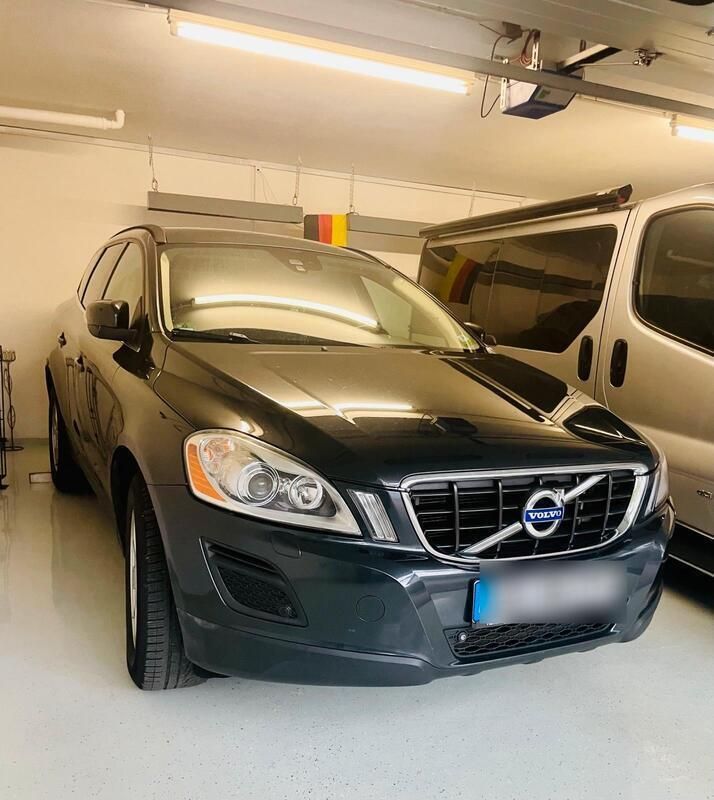 Grau Gebraucht 2011 Volvo XC60 SUV | 9.990 € (Fairer Preis) - Bild 1/4