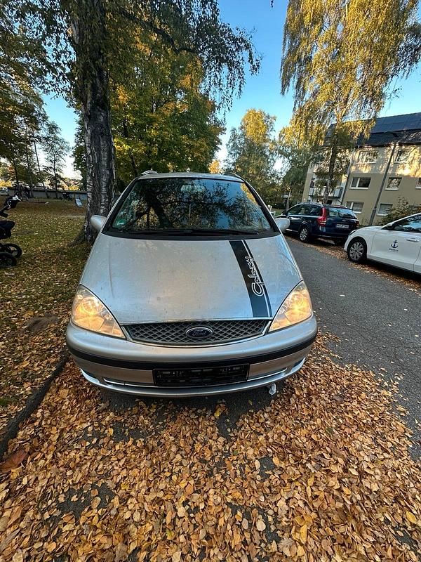 Grau Gebraucht 2005 Ford Galaxy Van / Kleinbus | 2.199 € (Fairer Preis) - Bild 1/4