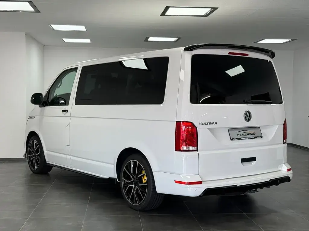 Gebraucht VW Multivan Family 150 PS (110 kW) 2022 Candyweiss Van / Kleinbus