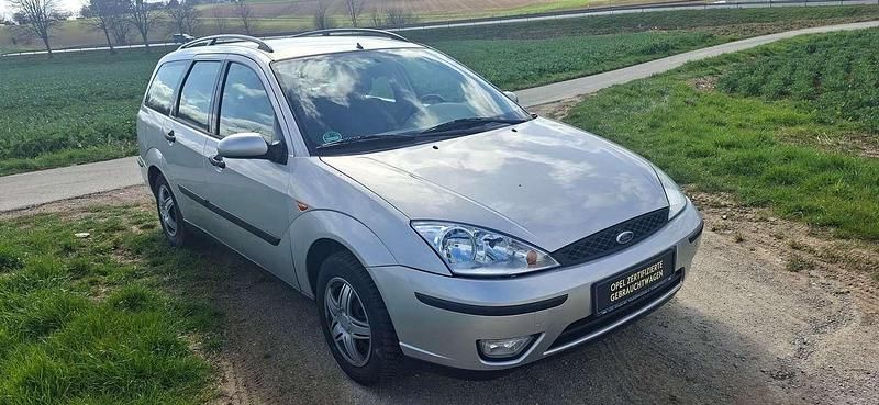 Gebraucht Ford Focus Trend 101 PS (74 kW) 2003 Titan silber Kombi