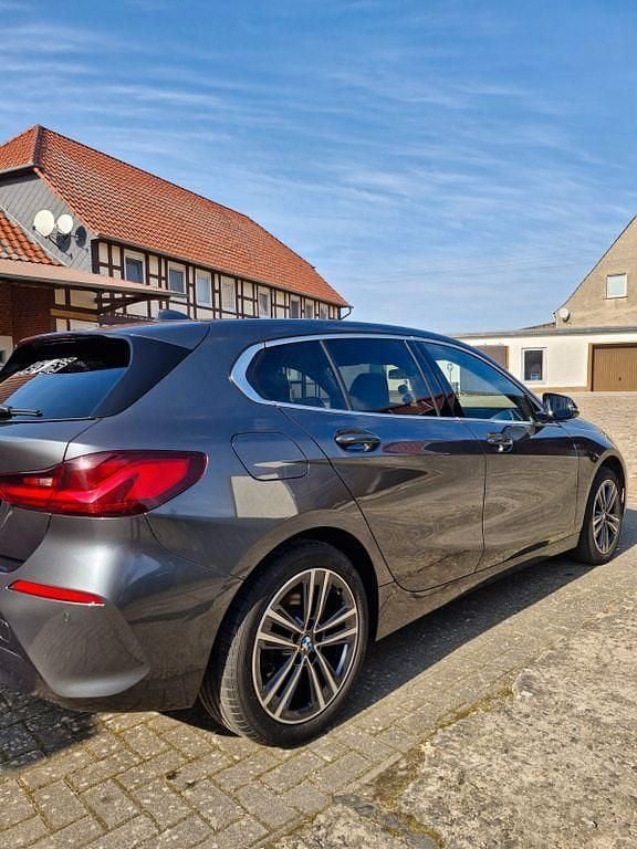 Gebraucht BMW 118 Advantage 140 PS (102 kW) 2020 Grau Kleinwagen