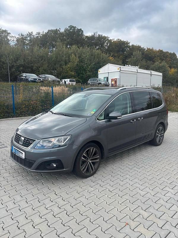 Grau Gebraucht 2021 Seat Alhambra FR-Line Van / Kleinbus | 28.000 € (Guter Preis) - Bild 1/4