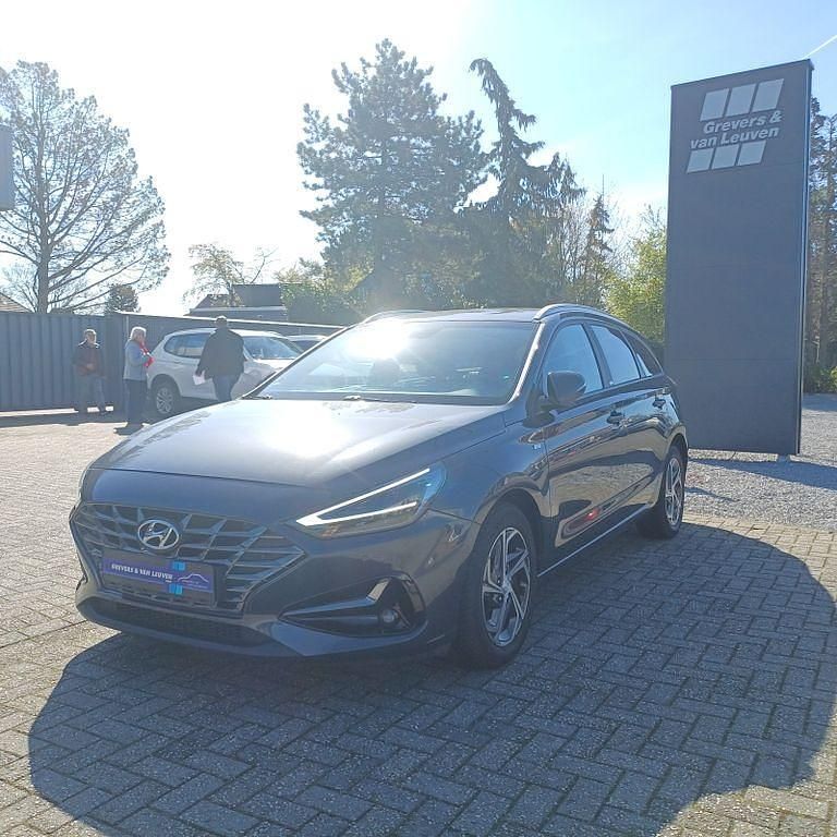 Gebraucht Hyundai i30 Intro Edition 120 PS (88 kW) 2021 Grau Limousine