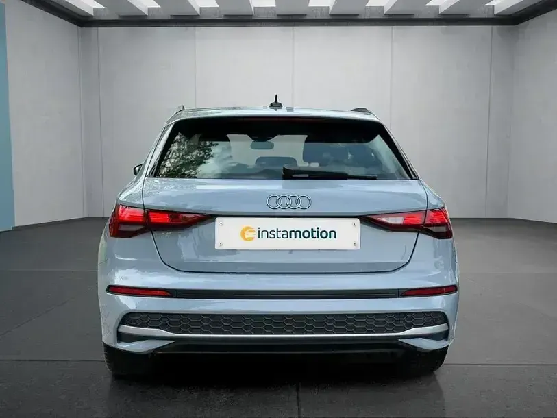 Usado Audi A3 150 HP (110 kW) 2024 Cinzento Sedan