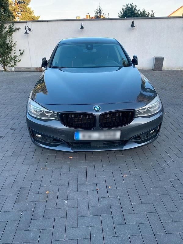 Grau Gebraucht 2015 BMW 330 Limousine | 9.200 € (Guter Preis) - Bild 1/4