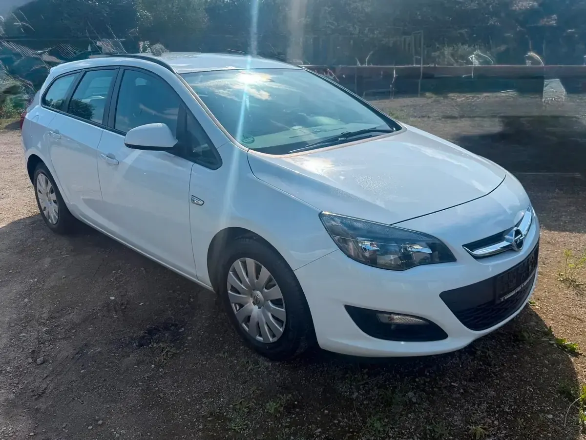 Gebraucht Opel Astra 110 PS (80 kW) 2014 Weiß Kombi