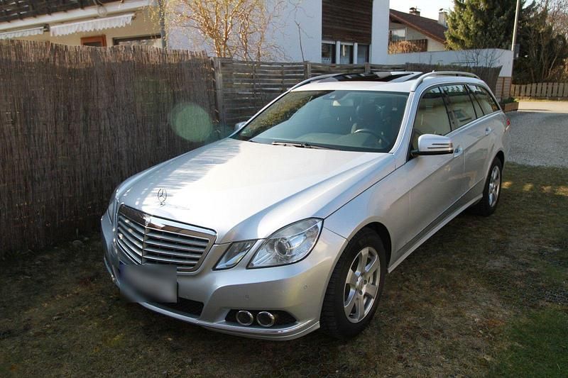 Gebraucht Mercedes E220 Elegance 170 PS (125 kW) 2010 Silber Kombi