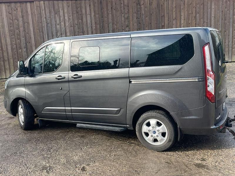 Gebraucht Ford Tourneo Titanium 170 PS (125 kW) 2017 Grau Van / Kleinbus