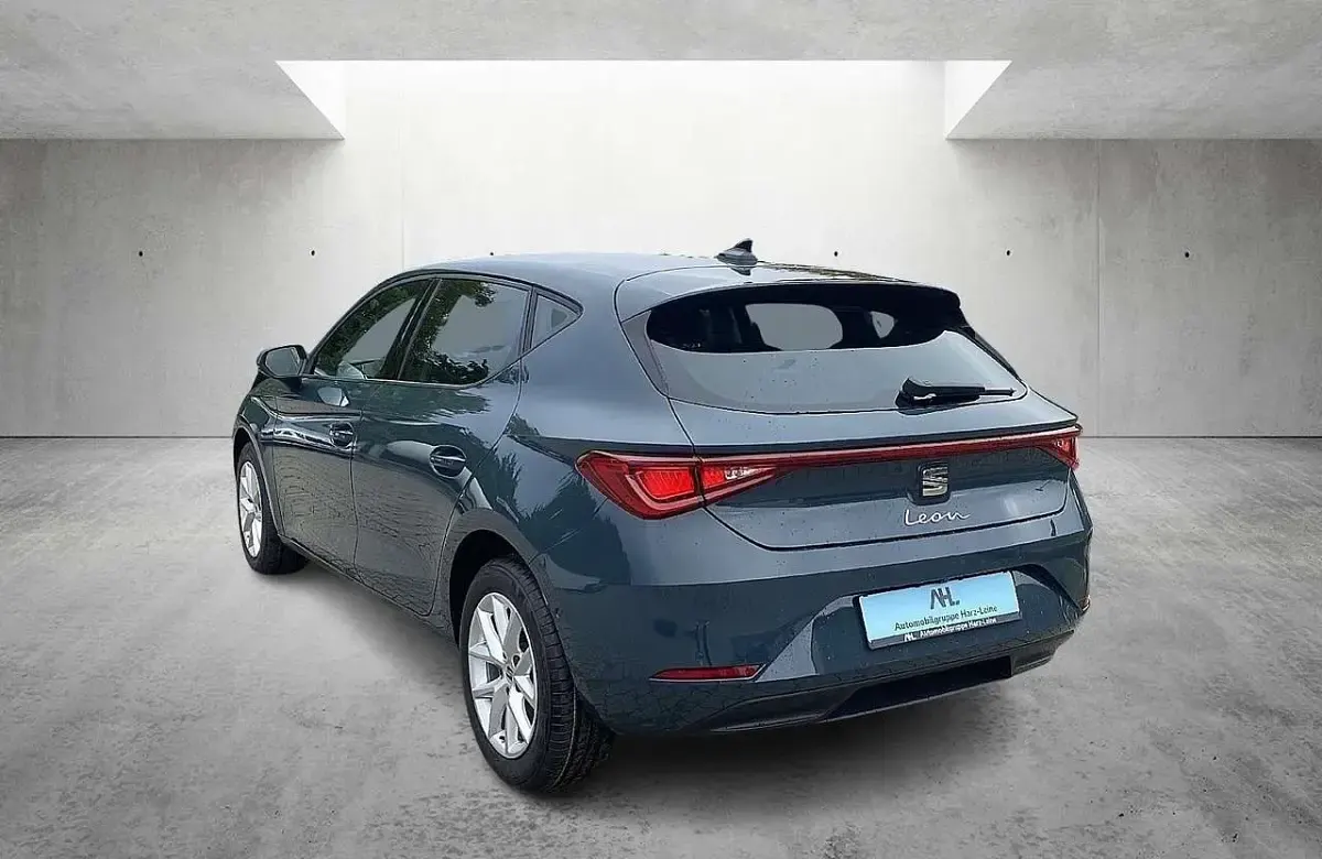 Neu Seat Leon CONNECT 116 PS (85 kW) 2025 Blau Limousine
