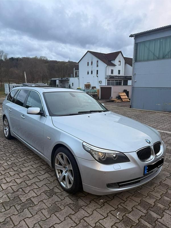 Gebraucht BMW 525 197 PS (144 kW) 2007 Silber Kombi