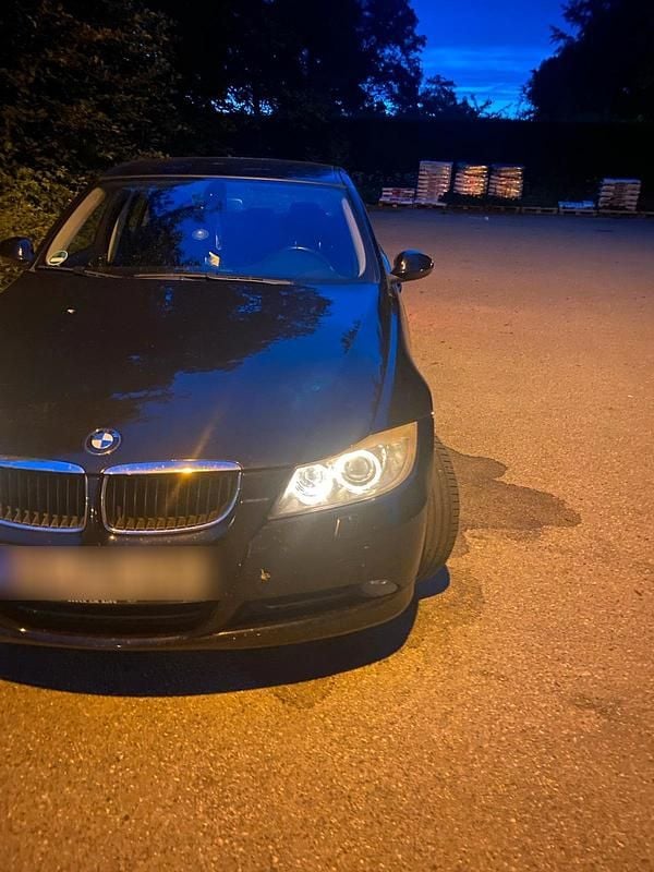 Schwarz Gebraucht 2006 BMW 320 Limousine | 4.500 € (Fairer Preis) - Bild 1/4