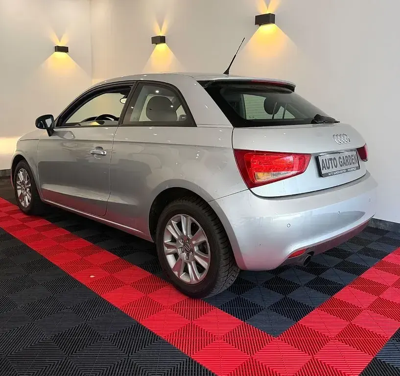 Gebraucht Audi A1 Attraction 86 PS (63 kW) 2012 Silber Kleinwagen