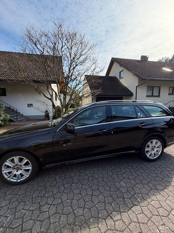 Gebraucht Mercedes E350 252 PS (185 kW) 2013 Schwarz Kombi