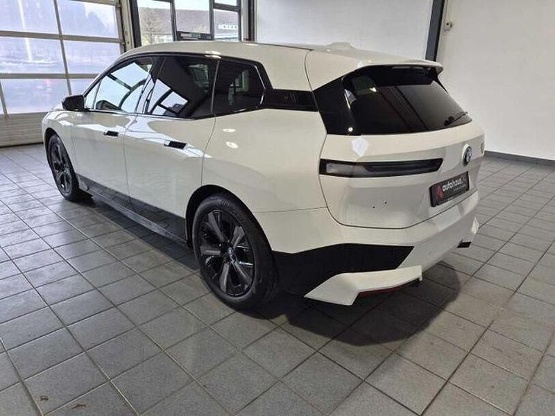 Gebraucht BMW iX 239 kW (326 PS) 2024 Weiß SUV