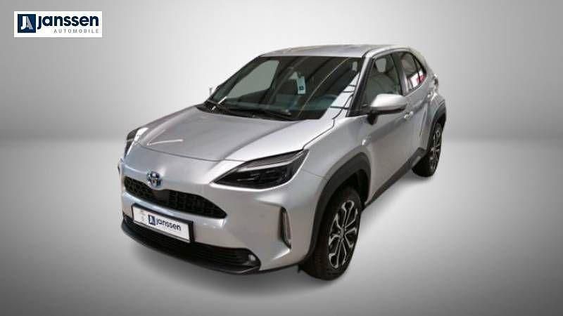 Silber Gebraucht 2022 Toyota Yaris Cross SUV | 25.290 € (Fairer Preis) - Bild 1/2