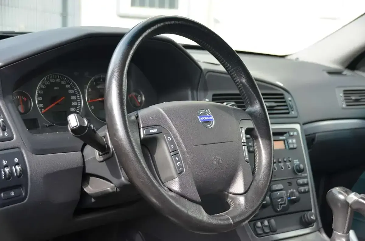 Gebraucht Volvo V70 Kinetic 140 PS (102 kW) 2005 Titanium grey pearl / metallic Kombi