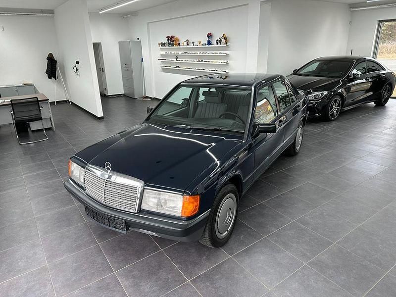 Gebraucht Mercedes 190 72 PS (52 kW) 1987 Blau Limousine