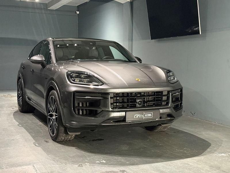 Grau Gebraucht 2024 Porsche Cayenne S E-Hybrid SUV | 118.987 € - Bild 1/4