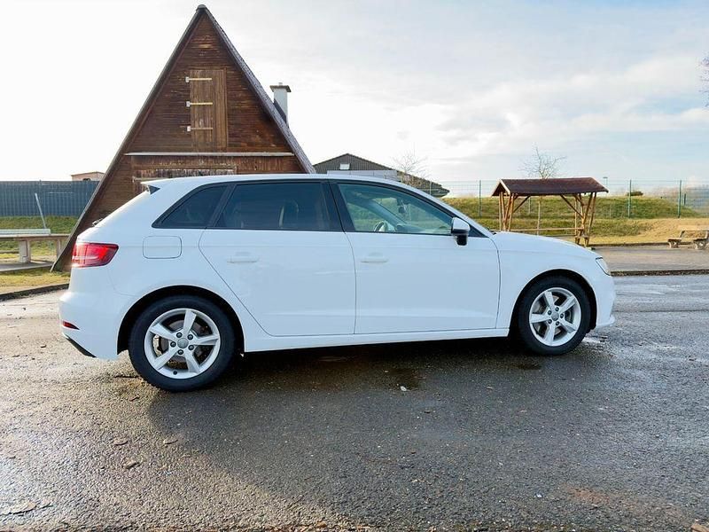 Gebraucht Audi A3 S-Line 150 PS (110 kW) 2019 Weiß Limousine